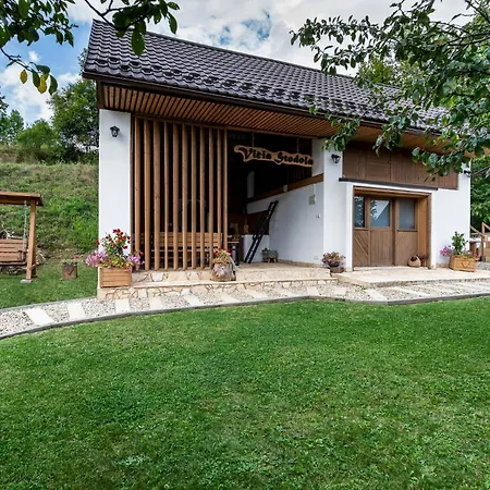 Vlcia Skala - Wellness * Heľpa